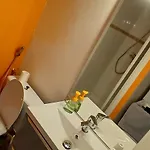 3 Personnes Renove Dans Calme ! *