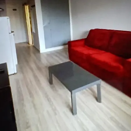 3 Personnes Renove Dans Calme ! *