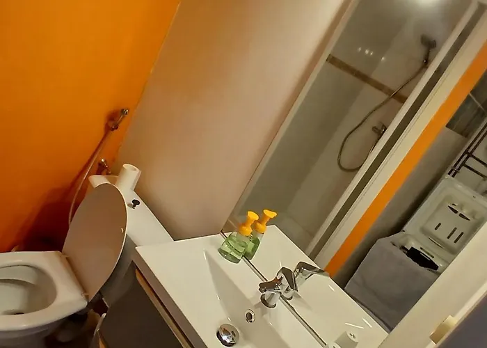 3 Personnes Renove Dans Calme ! *